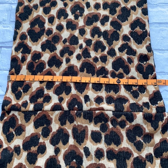 Liz Claiborne leopard print wrap scarf - Picture 5 of 6